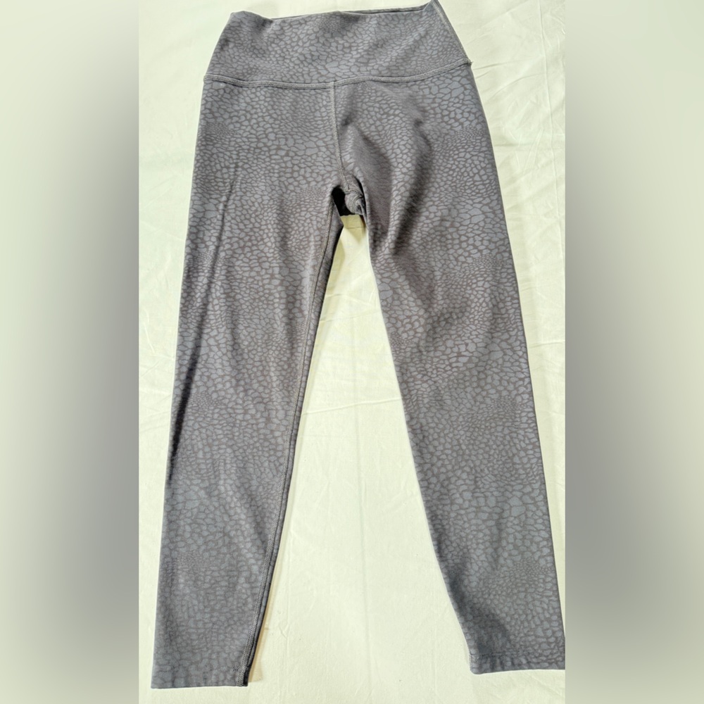 Beyond Yoga Gray Animal Print Textured Leggings size medium